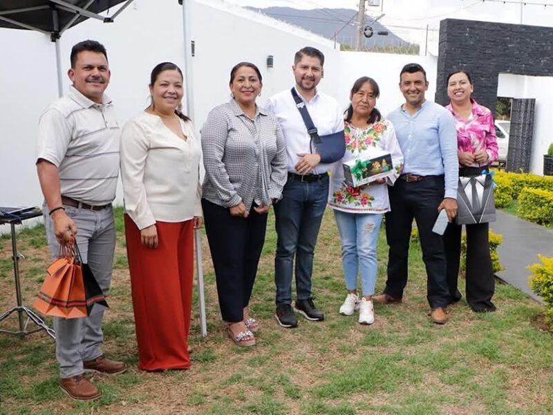 Alma Mireya González rinde homenaje a maestras y maestros de Quiroga por su vocación y compromiso