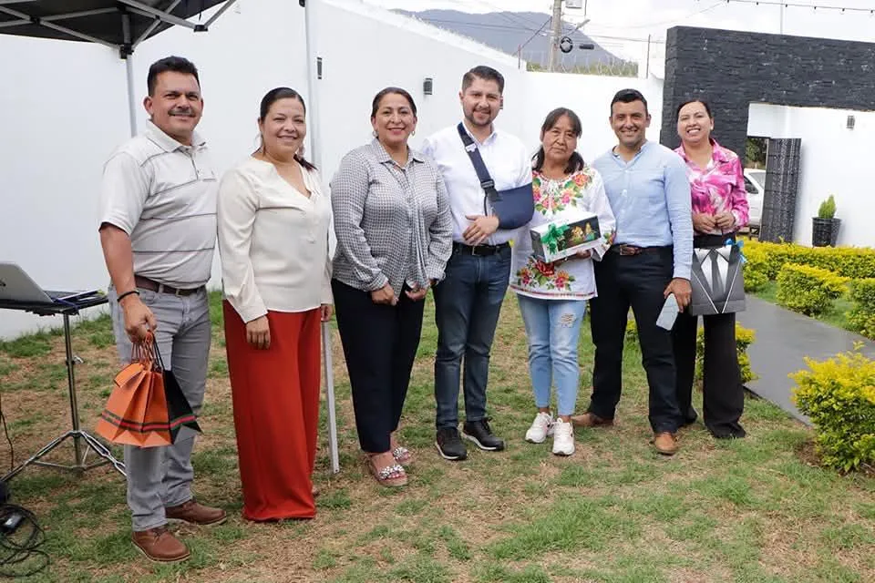Alma Mireya González rinde homenaje a maestras y maestros de Quiroga por su vocación y compromiso