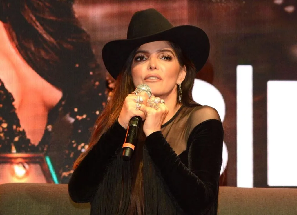 Ana Bárbara habla del dolor detrás de su llanto al recordar a su familia durante show