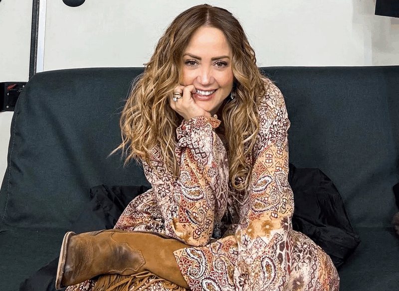 Andrea Legarreta reacciona al furor por fotos de sus pies