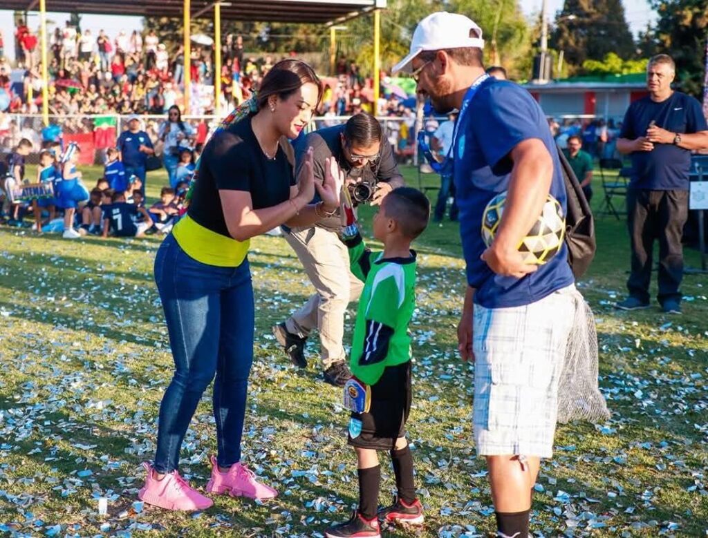 Anuncia Mónica Valdez becas deportivas para niñas y niños en Zacapu