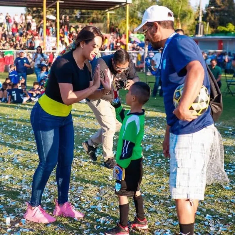 Anuncia Mónica Valdez becas deportivas para niñas y niños en Zacapu