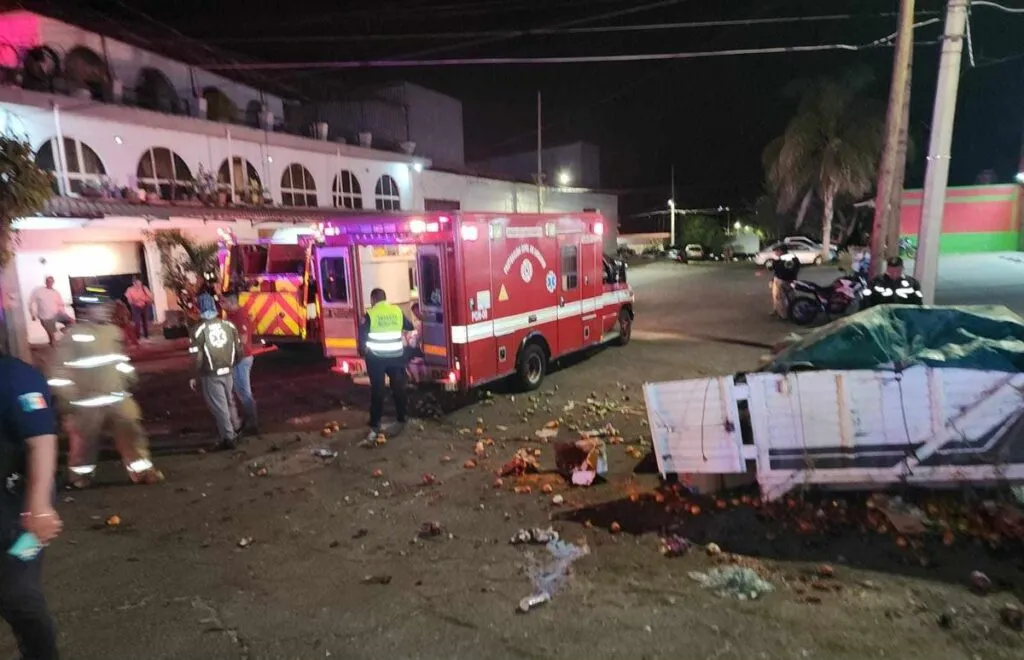 Aparatoso choque múltiple deja 5 lesionados, en la colonia Emiliano Zapata de Uruapan