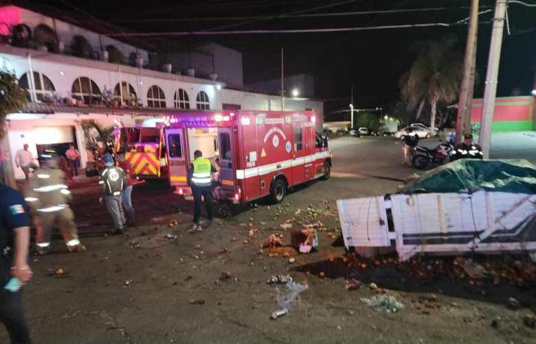 Aparatoso choque múltiple deja 5 lesionados, en la colonia Emiliano Zapata de Uruapan