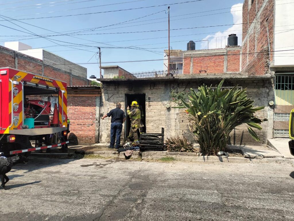 Arde domicilio en la colonia Felipe Carrillo Puerto