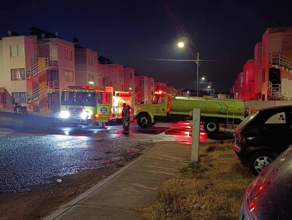 Arde por segunda ocasión departamento en el fraccionamiento Jardín de la Montaña, Morelia