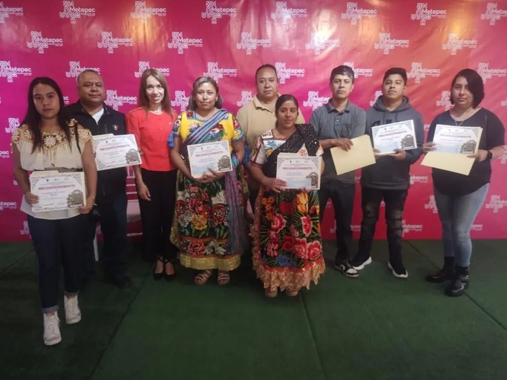 Artesanos michoacanos destacan en concurso nacional de alfarería