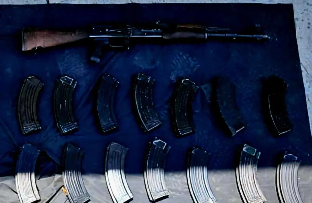 Aseguran a dos hombres armados vinculados al CJNG, en Apatzingán-2