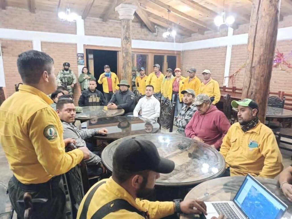 autoridades de Senguio se unen para atender el siniestro