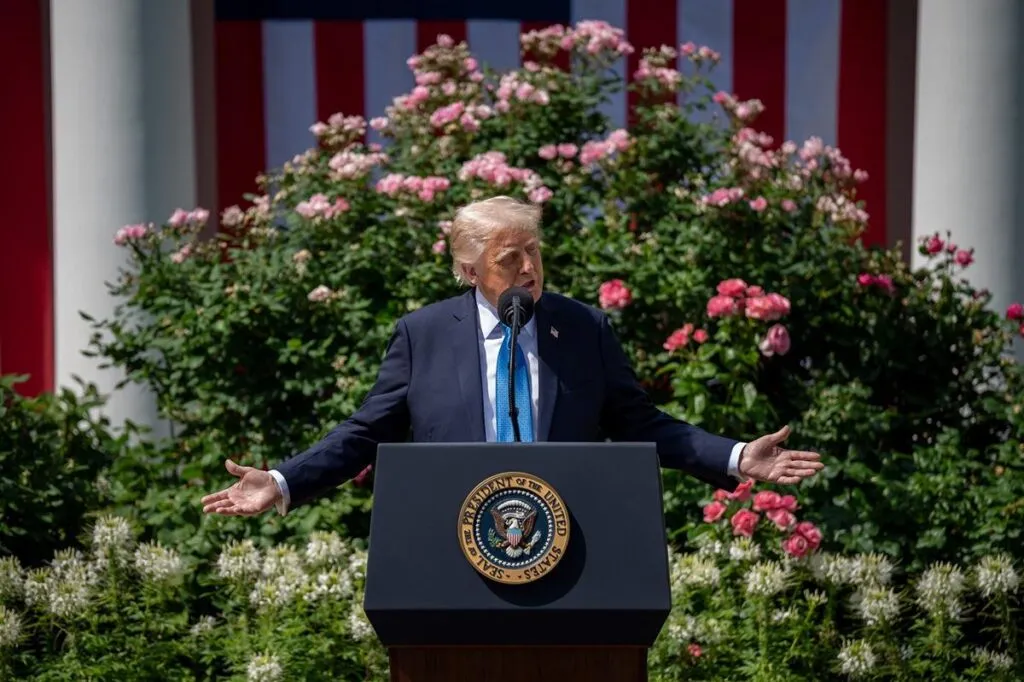 Avanza impuesto a remesas en EU: republicanos aprueban el plan fiscal de Trump