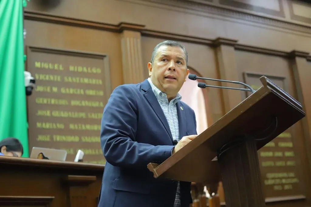 Barragán presenta iniciativa para garantizar seguros de vida dignos a policías de Michoacán-1