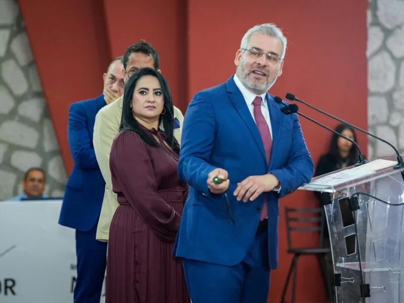 Bedolla anuncia ampliación de la avenida Amalia Solórzano