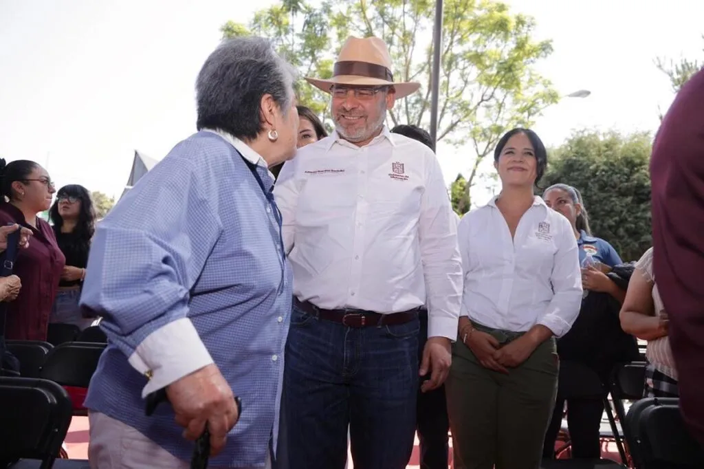 Bedolla defiende a migrantes ante amenaza de impuesto a remesas en EUA