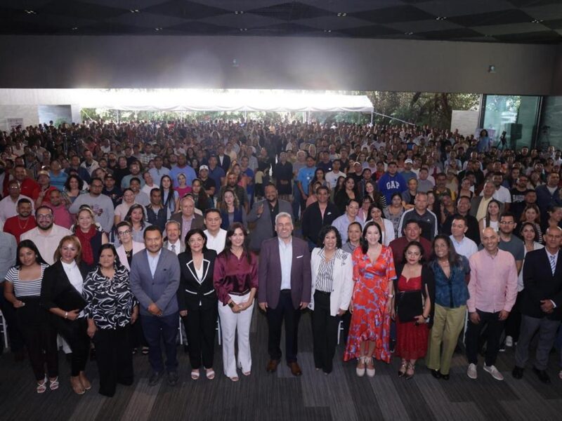 Bedolla garantiza salarios y prestaciones a docentes michoacanos