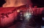 Bomberos de la CEPCM combaten incendio de domicilio en Tirio, Morelia