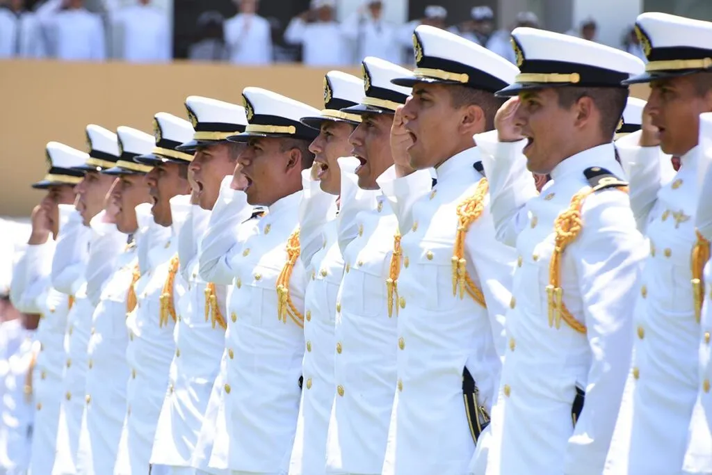 Cadetes del Buque Escuela Cuauhtémoc
