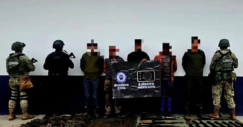 Cae célula del CJNG en Apatzingán: Detienen a cinco presuntos gatilleros con arsenal y equipo táctico
