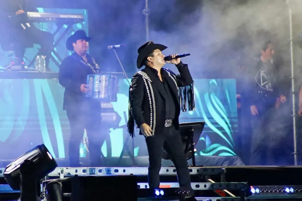 Cancelación de la visa de trabajo de Julión Álvarez obliga a suspender concierto sold out en Texas