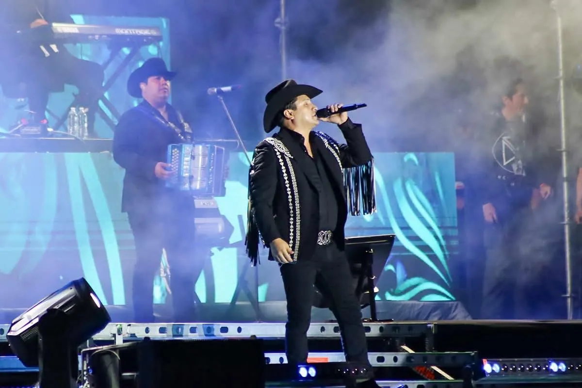 Cancelación de la visa de trabajo de Julión Álvarez obliga a suspender concierto sold out en Texas