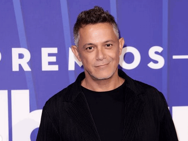 Candela Márquez deja de seguir a Alejandro Sanz y a Shakira: ¿Se acabó el romance?