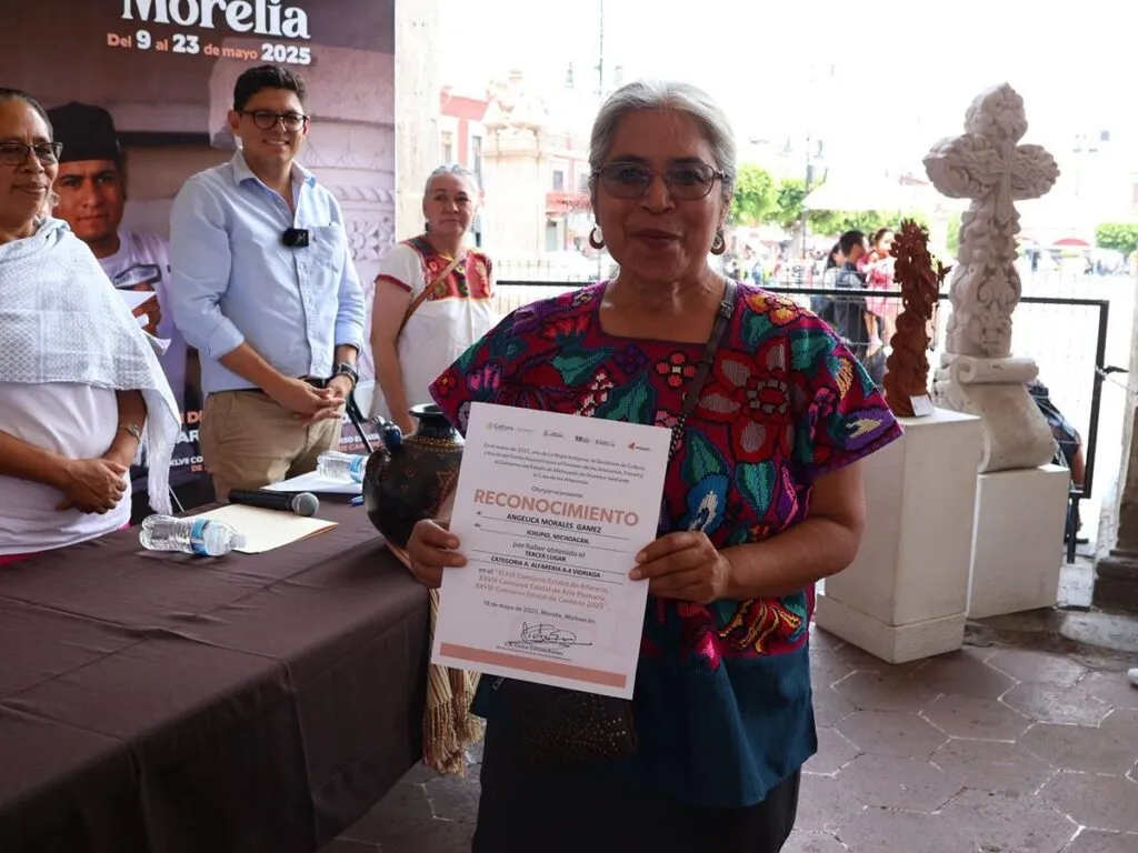 Casart premia creatividad y originalidad de piezas en arte plumario, cantería y alfarería-1
