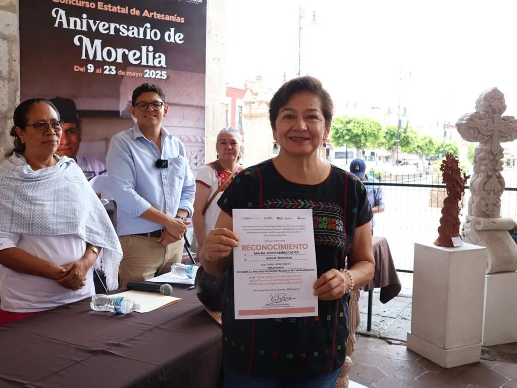 Casart premia creatividad y originalidad de piezas en arte plumario, cantería y alfarería-2