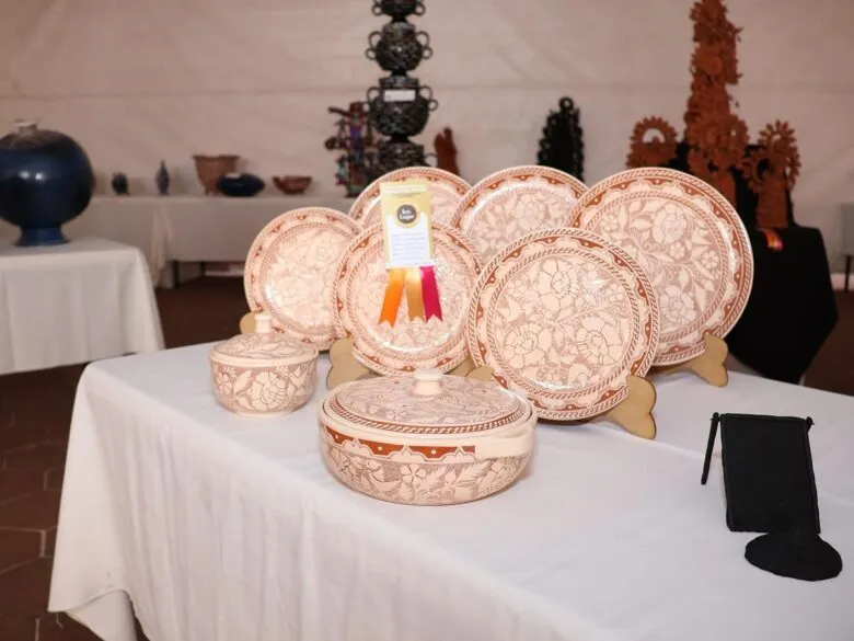 Casart premia creatividad y originalidad de piezas en arte plumario, cantería y alfarería