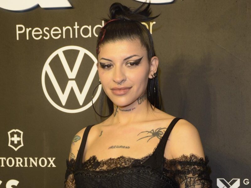 Cazzu llega a México… Así reaccionó a las preguntas sobre Christian Nodal