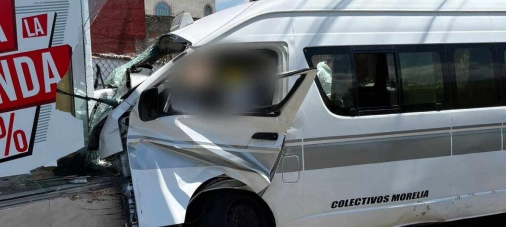 Chofer de combi fallece tras accidente vial sobre libramiento en Morelia