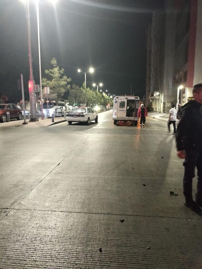 Choque entre 2 autos deja 5 jóvenes heridos en Zitácuaro-1