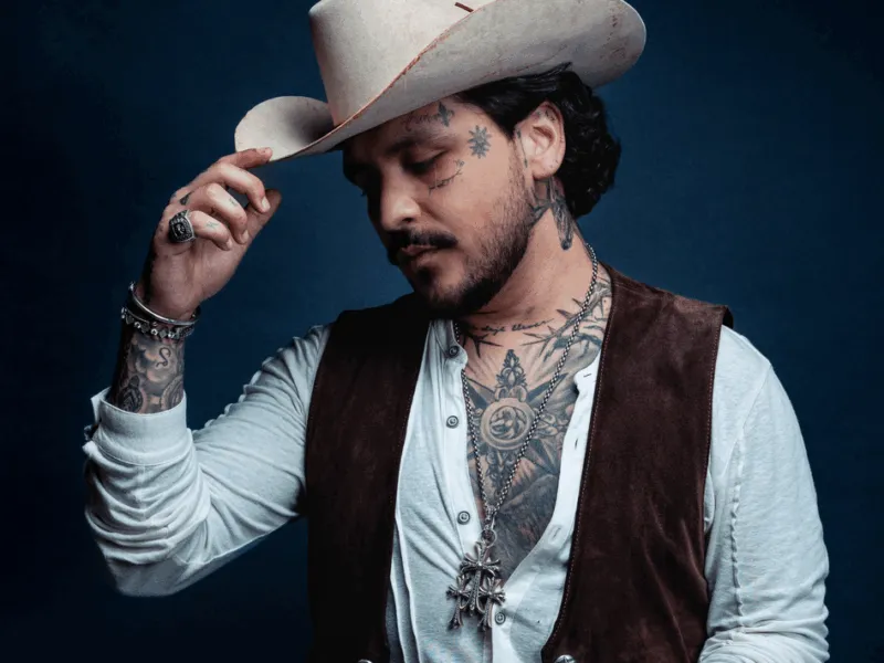 Christian Nodal, al igual que su esposa Ángela Aguilar, comparten tatuaje de la palabra “Amé”