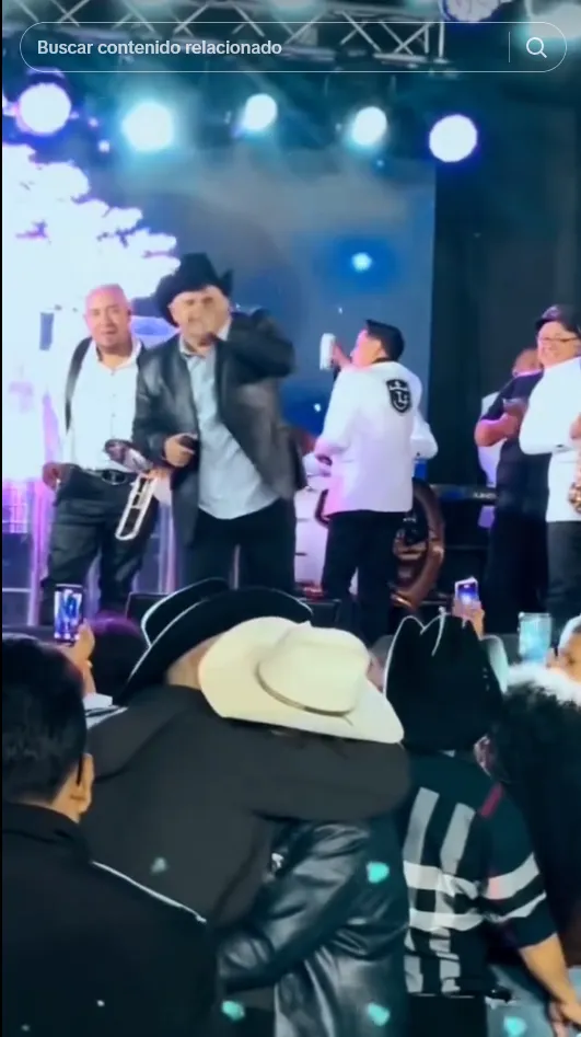 Chuy Lizárraga desata polémica por su reacción ante beso entre dos hombres en su concierto-1