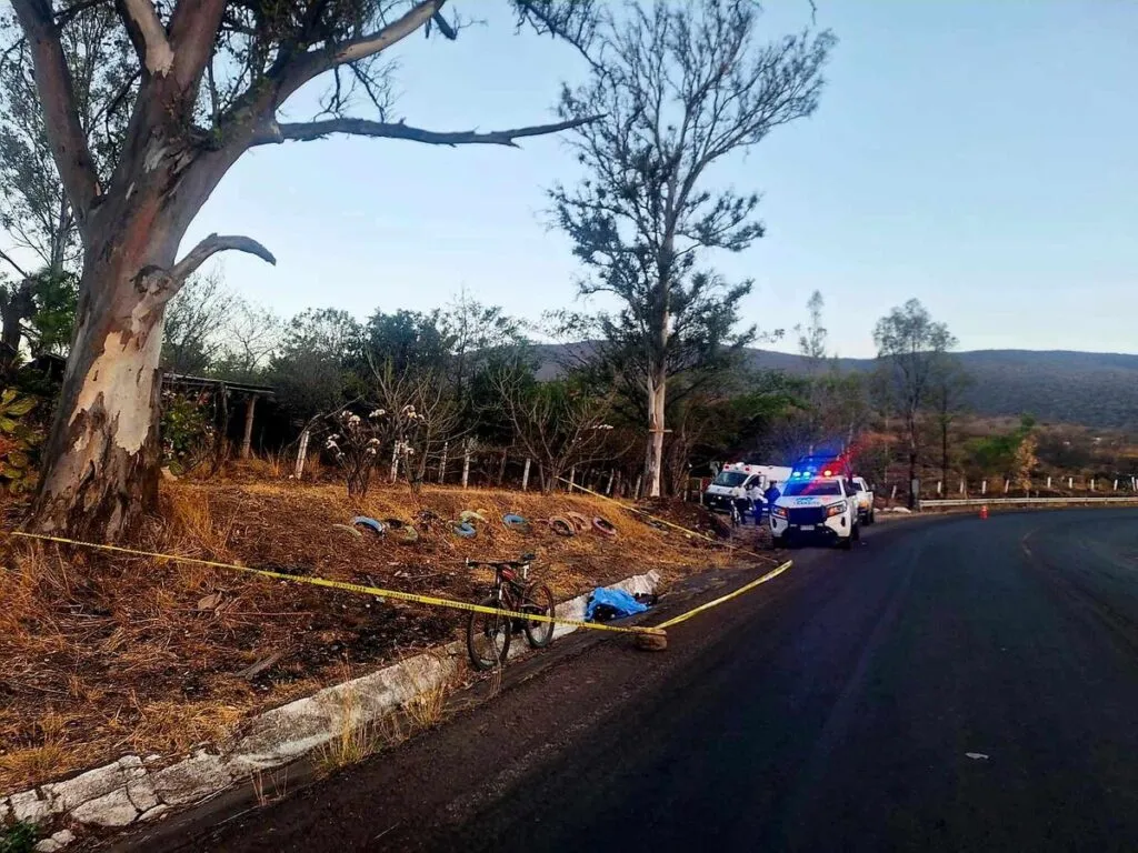 Ciclista muere en accidente en carretera Jacona-Jiquilpan