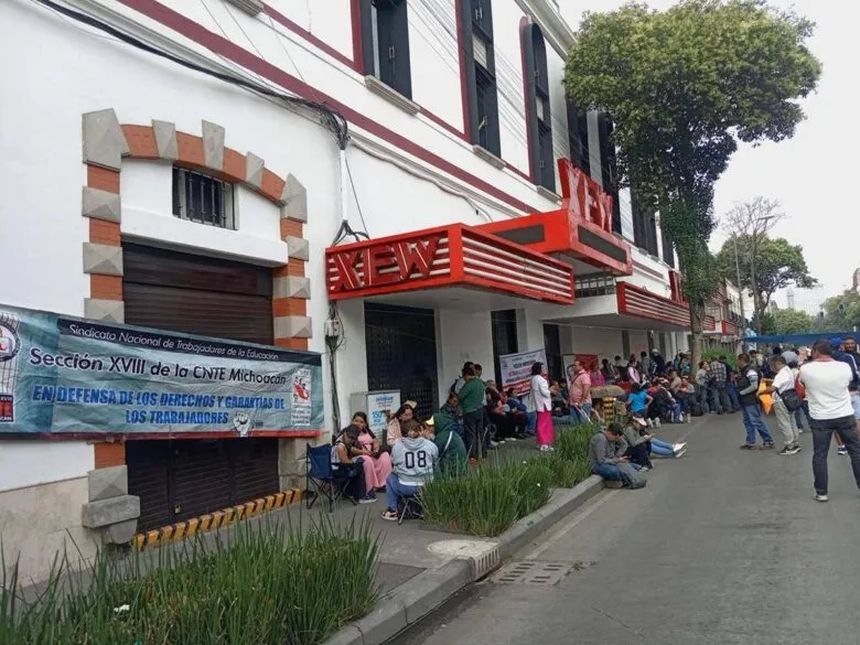CNTE se deslinda de la derecha e insiste en un diálogo con la mandataria