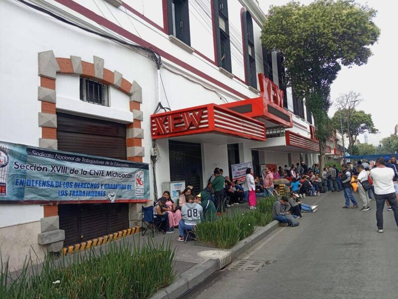 CNTE se deslinda de la derecha e insiste en un diálogo con la mandataria