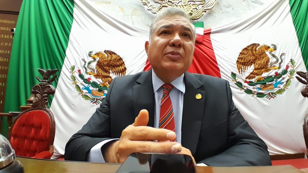 Como “error humano” califica presidente de Congreso de Michoacán cambio de dictamen sobre medalla al Mérito Docente