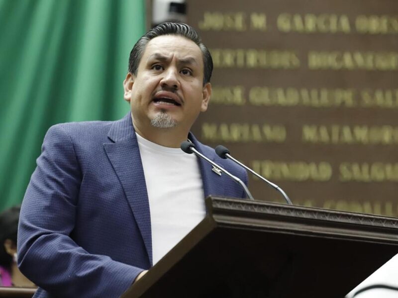 Conceden licencia por tiempo indefinido para separarse de su cargo como diputado local a Víctor Manríquez González