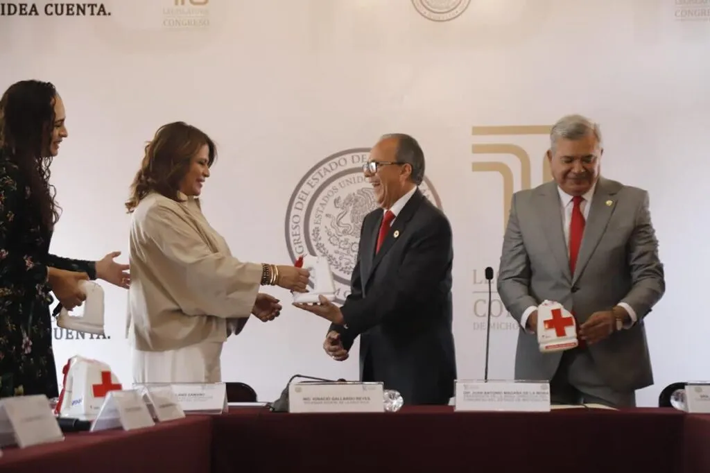 Congreso de Michoacán participa en colecta nacional de la Cruz Roja