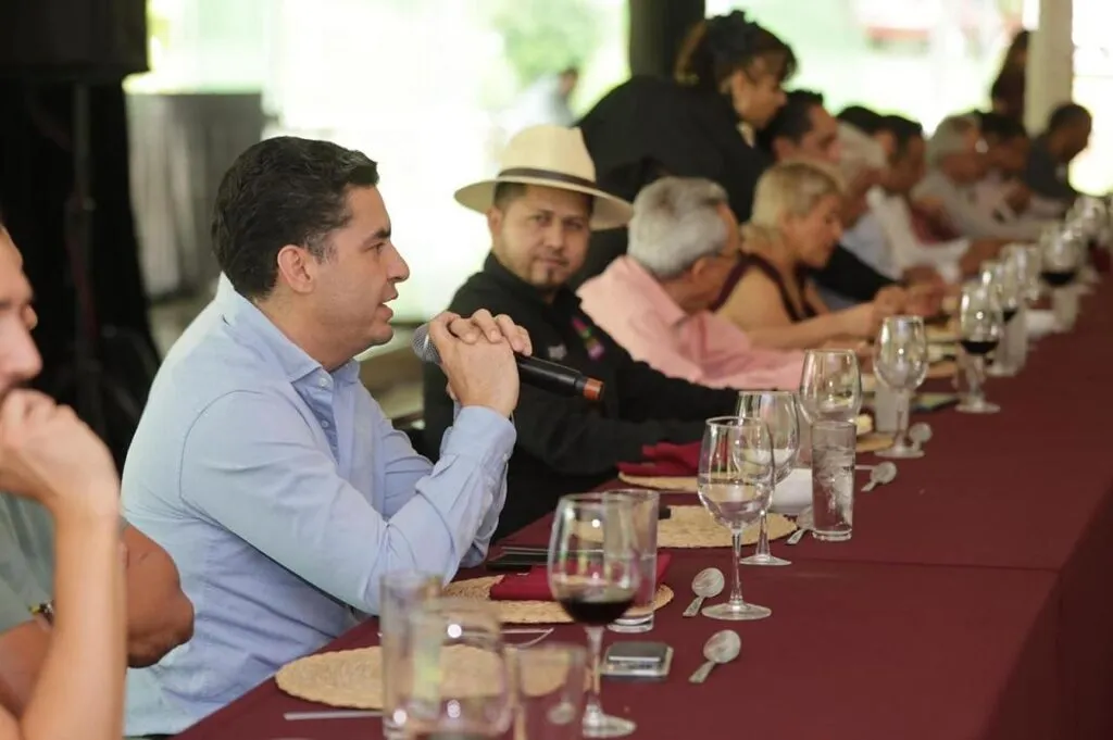 Continúan Bedolla y sector social-productivo de Uruapan coordinación para el desarrollo-1