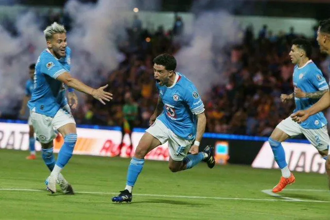 Cruz Azul vence al América y toma ventaja en las semifinales del Clausura 2025