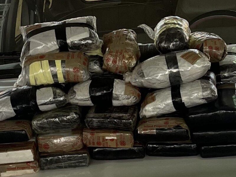 Dan detención en Texas a mexicana con más de 1.7 millones de dólares en narcóticos ocultos en su camioneta