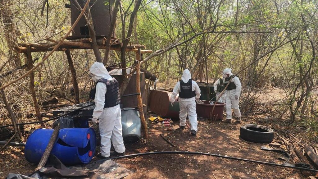 desmantelan laboratorio de drogas en La Huacana