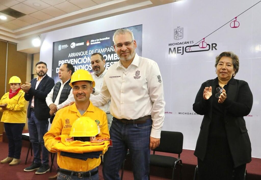 Destaca Bedolla alerta temprana de incendios en Michoacán