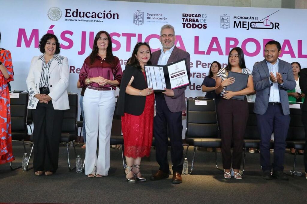Destaca Bedolla labor de docentes de Michoacán