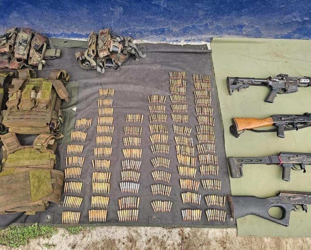 detención en Apatzingán SSP y Defensa detienen a 5 hombres con arsenal