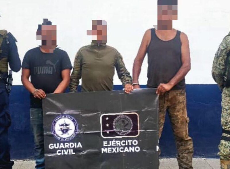 Detenidos tres hombres armados, aseguran droga y cartuchos en Apatzingán