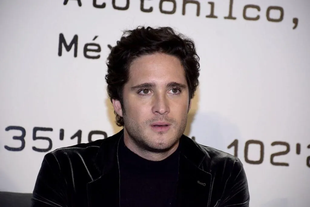 Diego Boneta supera al Sol respondió a si canta mejor que Luis Miguel