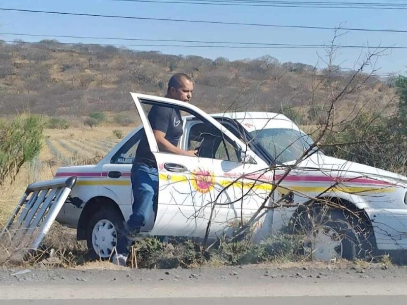 Dos mujeres heridas en choque de taxi y camioneta en Las Majadas-1