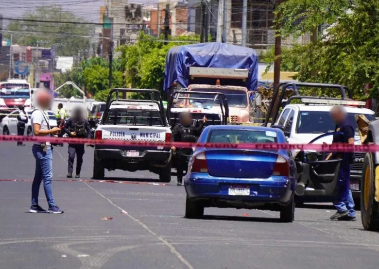 Ejecutan a tres hombres a bordo de un auto en la Jacinto López de Zamora