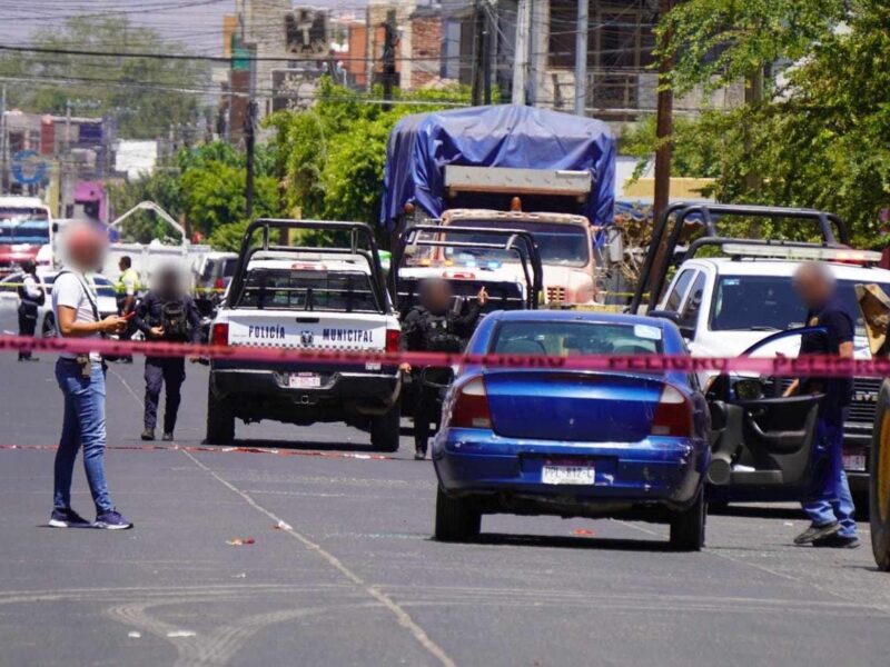 Ejecutan a tres hombres a bordo de un auto en la Jacinto López de Zamora
